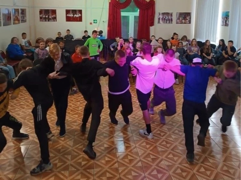 веселая дискотека.